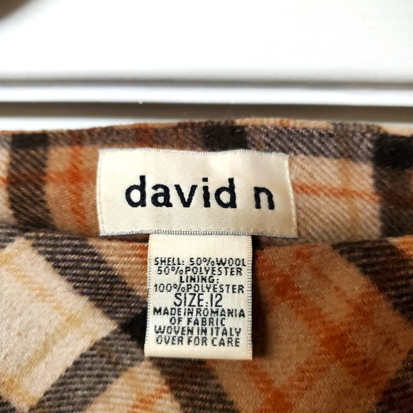 David n stylish skirt. Size 12 - Picture 5 of 8